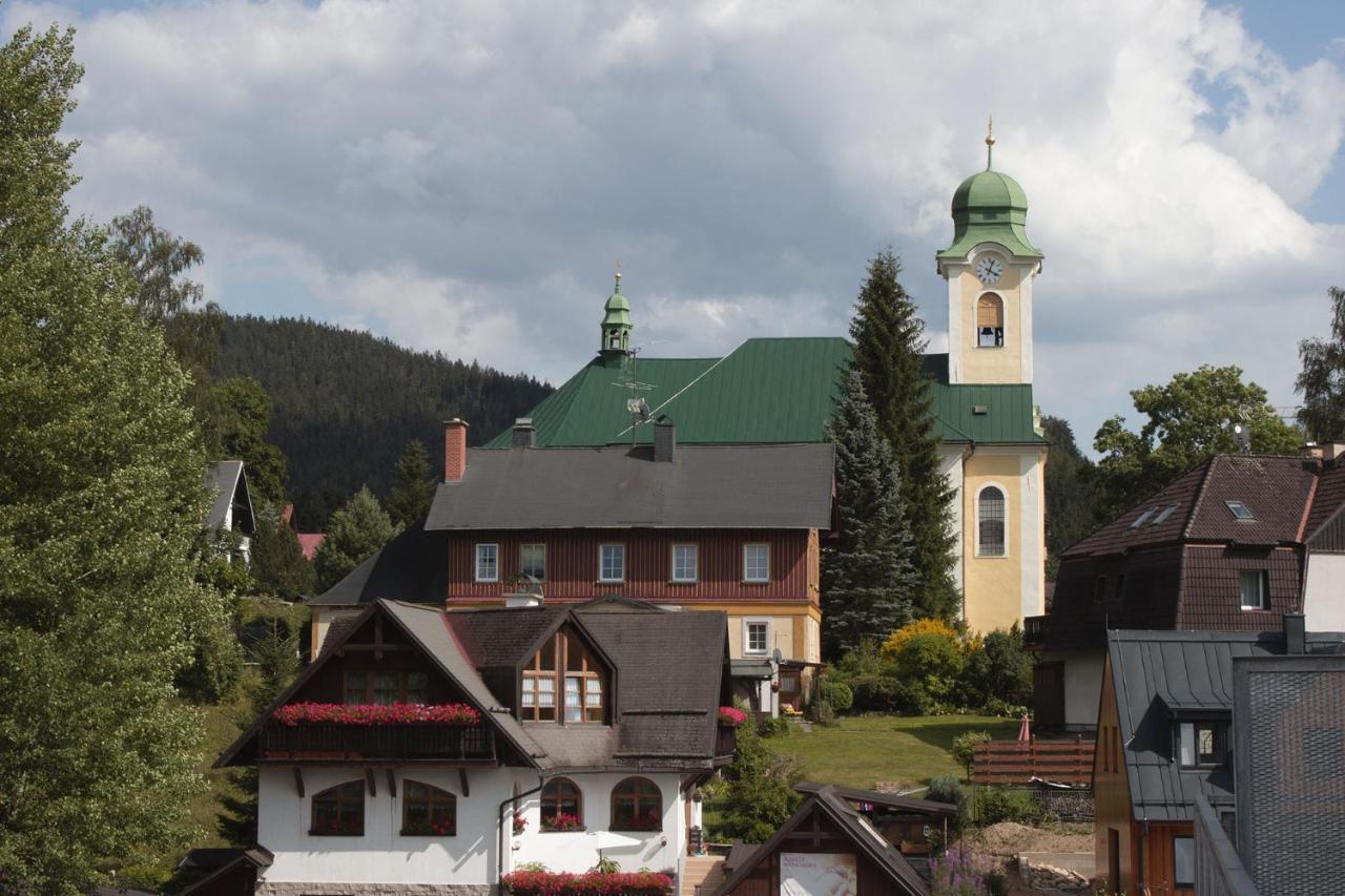 Enjoyharrachov: Central Apartment with Garden View and Entertainment Exterior photo