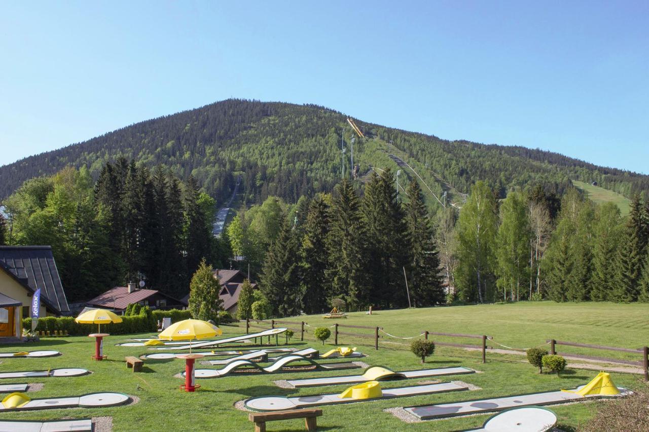 Enjoyharrachov: Central Apartment with Garden View and Entertainment Exterior photo
