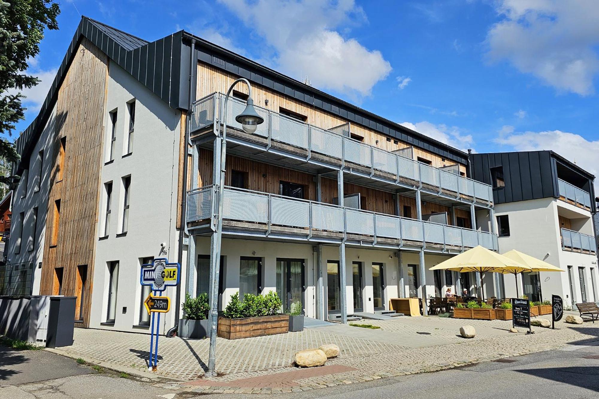 Enjoyharrachov: Central Apartment with Garden View and Entertainment Exterior photo